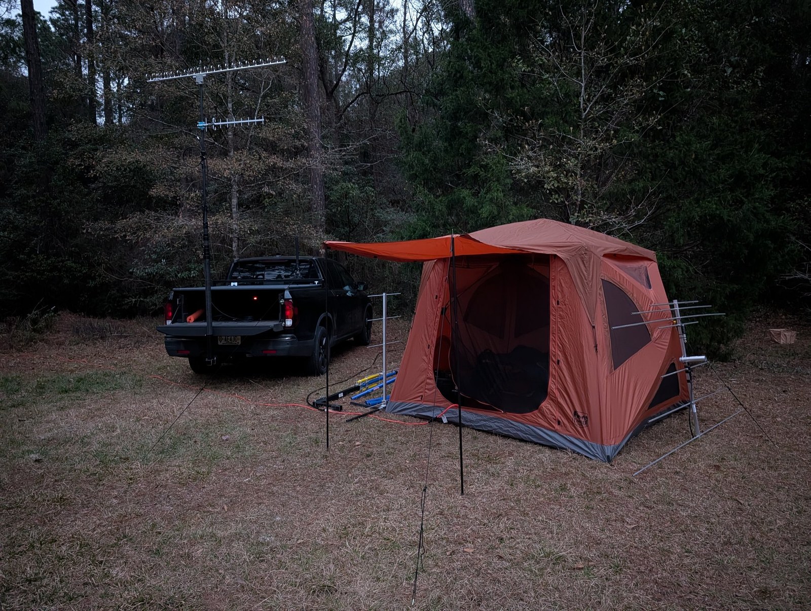 The Max Gain mast deployed at the truck during Winter Field Day 2026