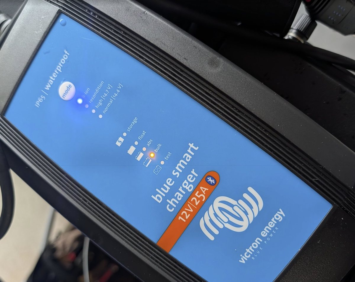 Victron Blue Smart Charger 12V/25A