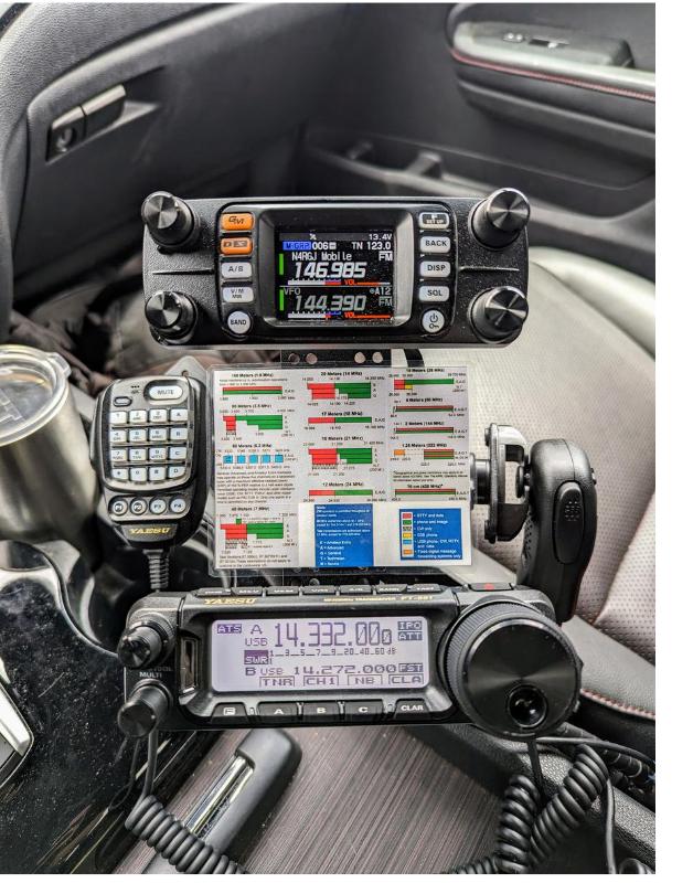 Yaesu FTM-300D and FT-891 mounted in the mobile